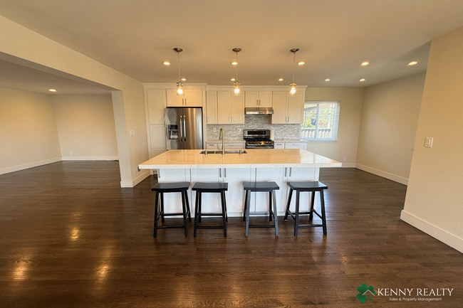 Building Photo - Spacious 4 Bedroom Home with Large Backyard in San Bruno