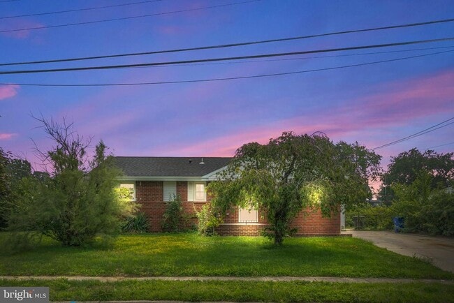 Building Photo - 615 Fairmount Dr