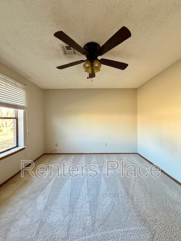 Building Photo - 11805 E 81st St N