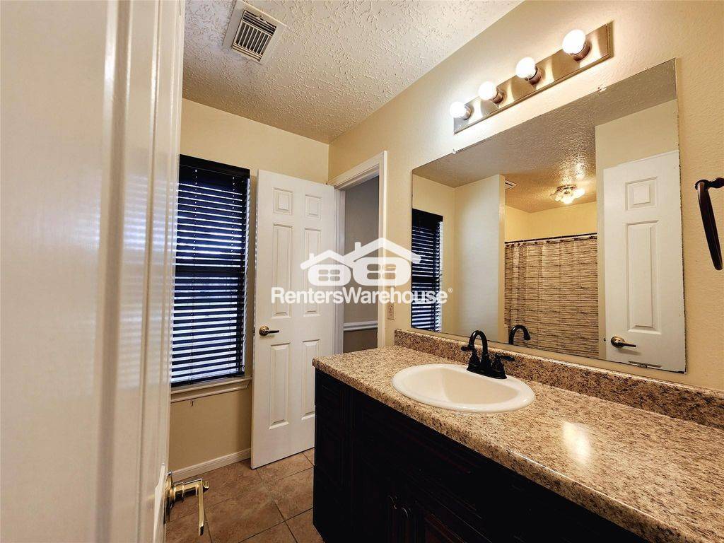 Building Photo - 11206 Hylander Dr