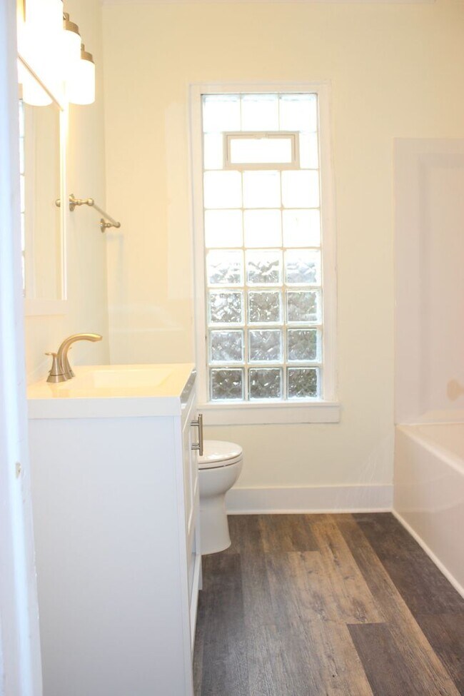 Building Photo - 2723 Taylor St NE