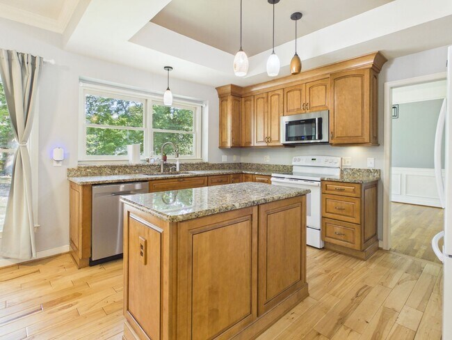 Building Photo - 6118 Walnut Landing Way
