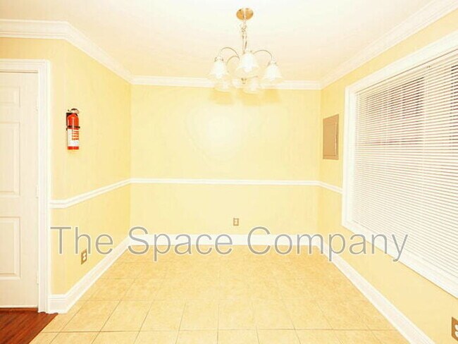 Building Photo - 995 King St