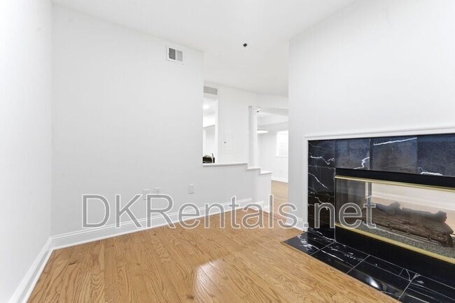 Building Photo - 220 Renaissance Pkwy NE