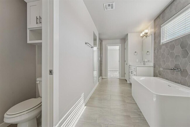 Building Photo - 520 NW 176th Terrace