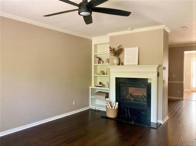 Building Photo - 6295 Shelburne Park Ln