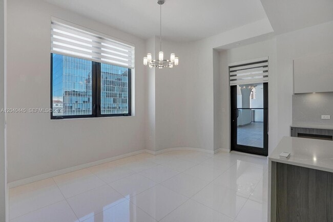 Building Photo - 275 Giralda Ave