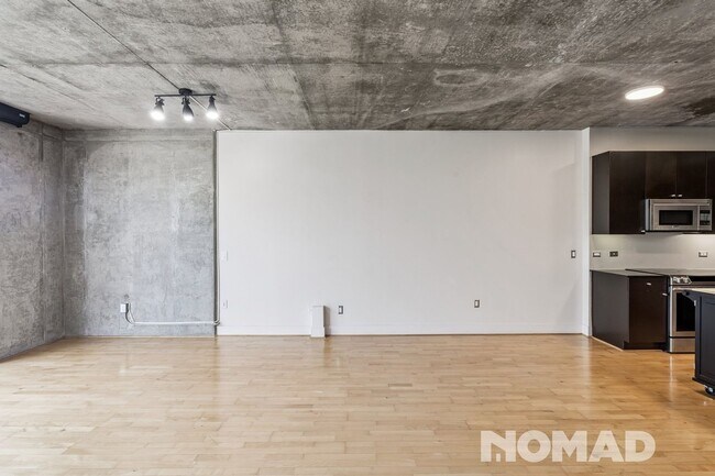 Building Photo - Large 1 Bedroom in Jack London Oakland w/ ...
