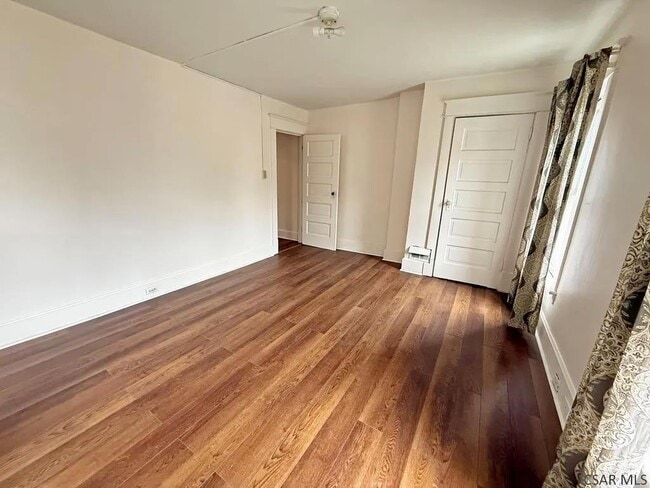 Building Photo - 131 Plainfield Ave