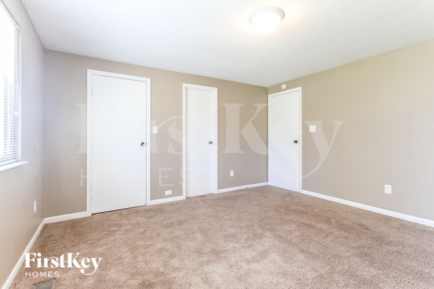 Building Photo - 3735 Valley Lake Dr