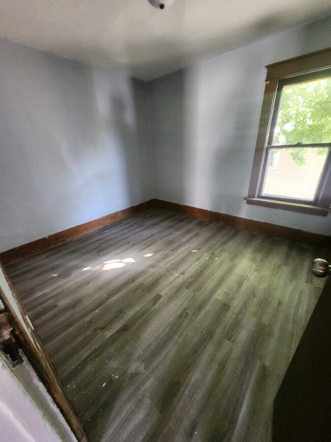 Building Photo - 626 E 23rd St