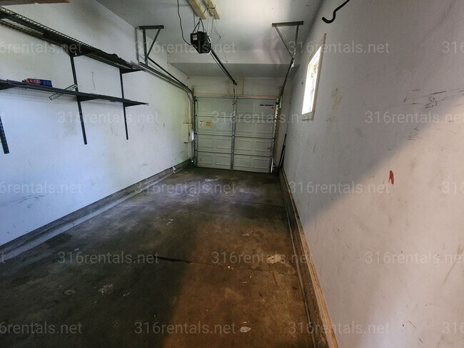 Building Photo - 1348 N Crestway Ave