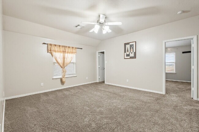 Building Photo - "Charming 4-Bed Home with Elegant Granite Touches & 2.5 Baths!"