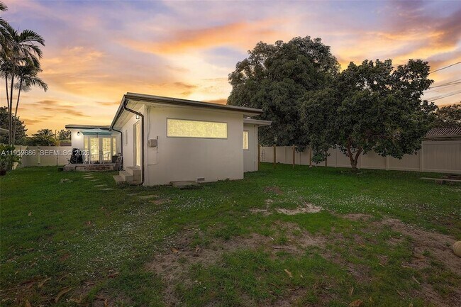 Building Photo - 14530 Garden Dr