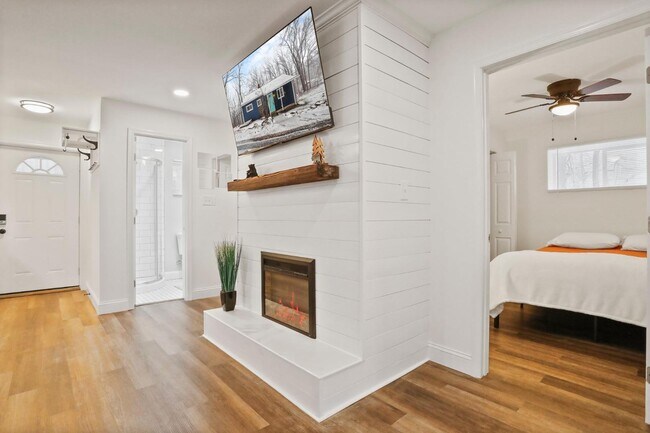 Building Photo - 159 Wolfe Hill Rd