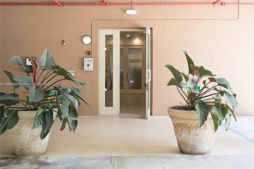 Building Photo - 2630 SW 28th St