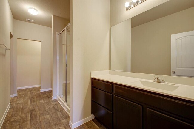 Building Photo - 15216 Bullbrier Rd