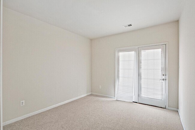 Building Photo - Exquisite brick-front duplex condo, ideall...