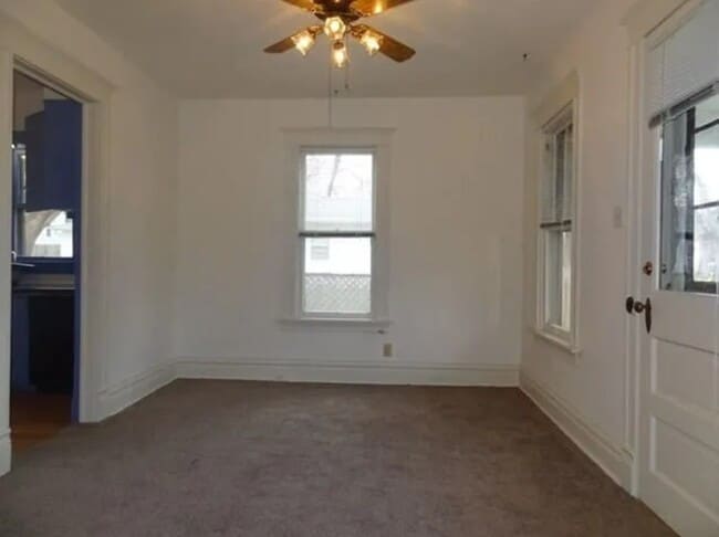 Building Photo - 320 N Dodge St