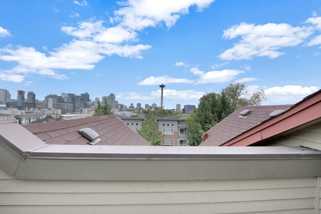 Primary Photo - Rooftop Deck & Convenient Seattle Location