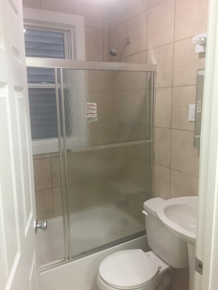 Building Photo - 75 Heath St