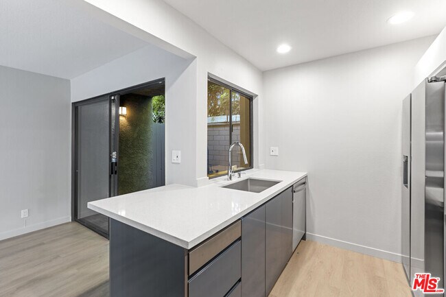 Building Photo - 1044 20th St