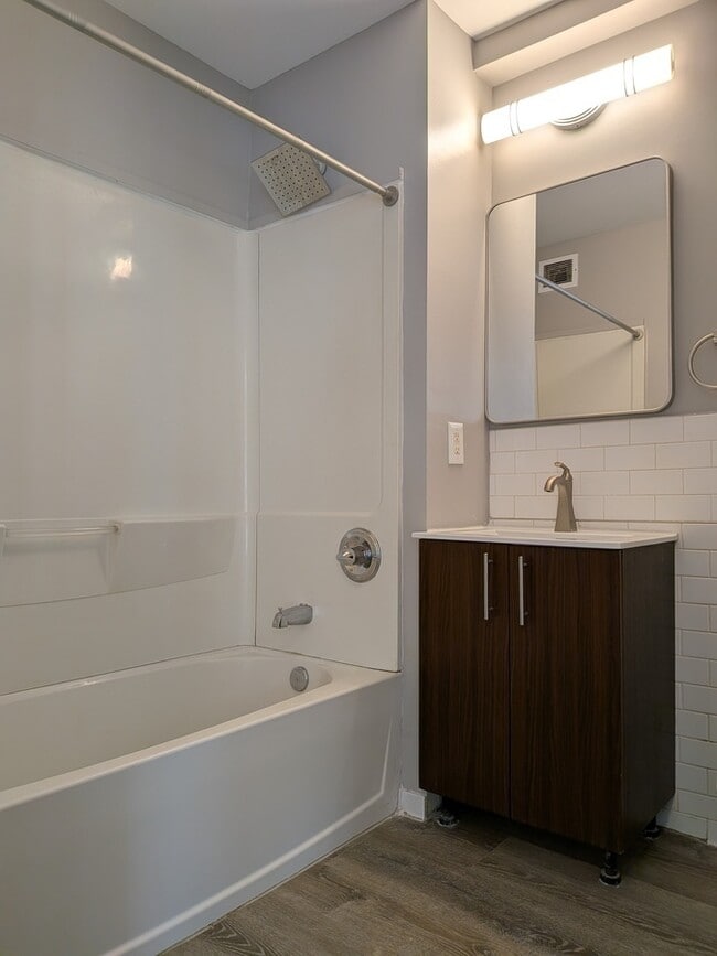 Building Photo - 21 Canfield St