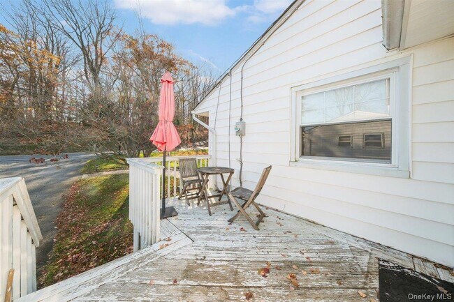 Building Photo - 22 Quaker Hill Rd