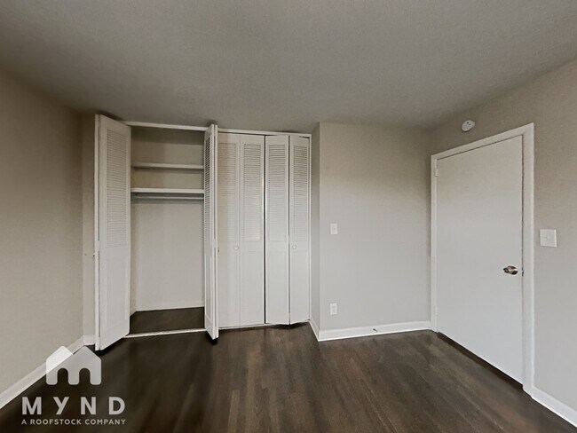 Building Photo - 1324 N Cliff Valley Way NE
