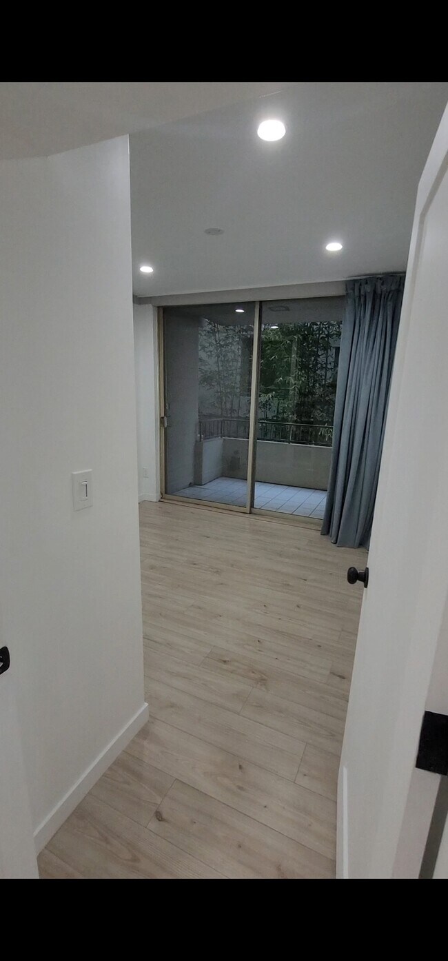 Bedroom #1 with balcony - 1300 Midvale Ave