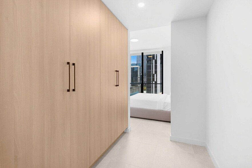 Building Photo - 501 NE 1st Ave