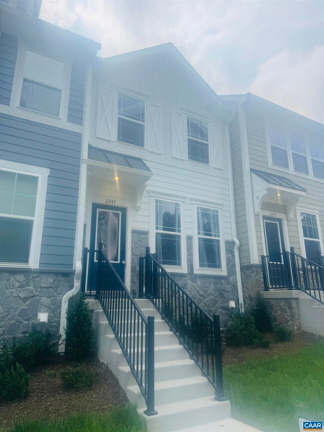 Building Photo - 2247 Woodburn Rd