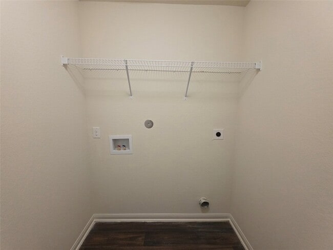 Building Photo - 723 Crystal Lakes Dr