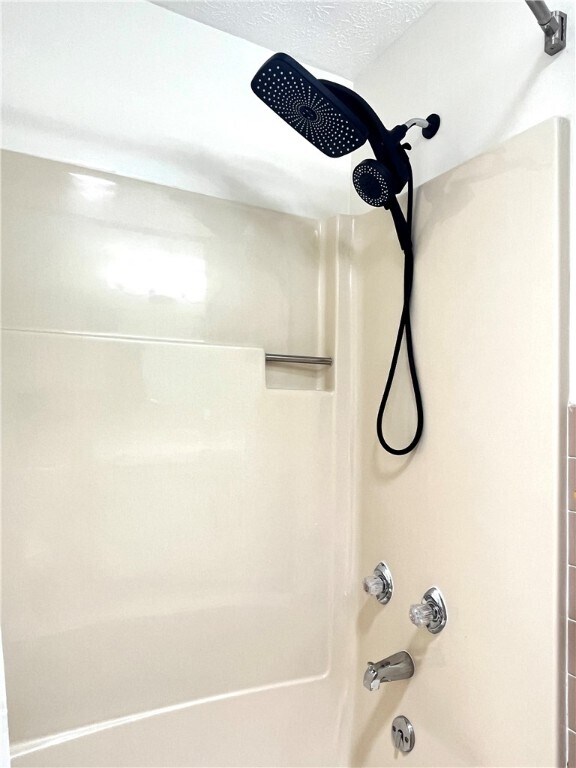 Building Photo - 3 Treetop Dr