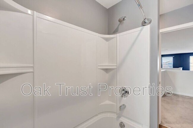 Building Photo - 703 Hilchot Dr