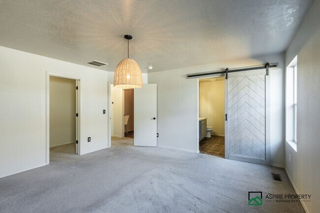 Building Photo - 4 Bed 2 Bath home for rent