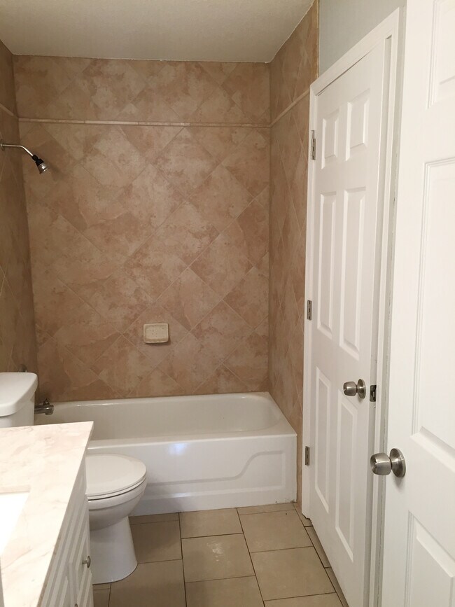 Building Photo - 2517 Maverick Ln