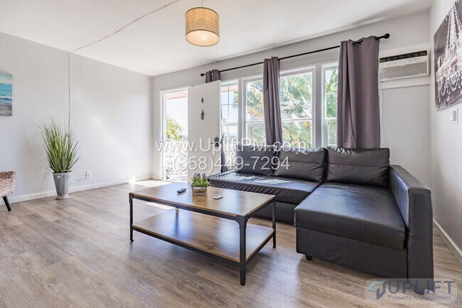 Building Photo - 4833 Castle Ave