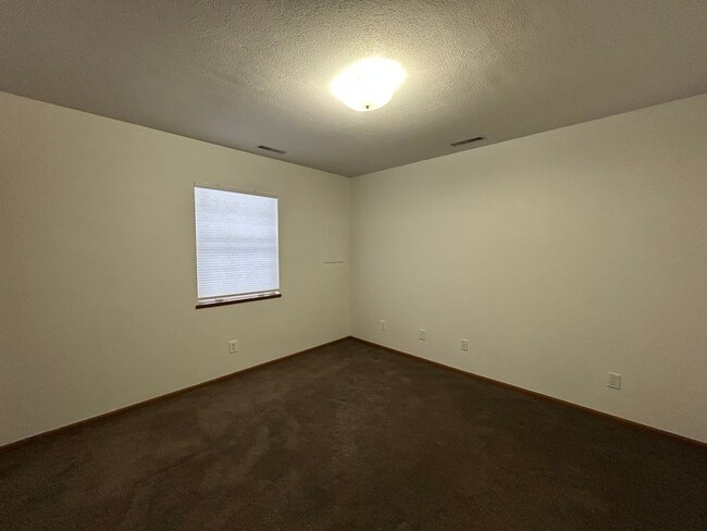 Building Photo - 917 N Clay St