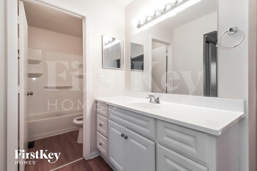 Building Photo - 135 Oriole Rd