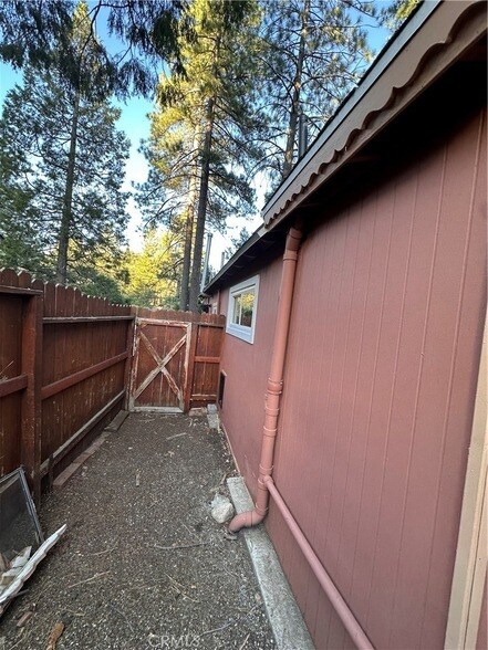 Building Photo - 2242 Deep Creek Dr
