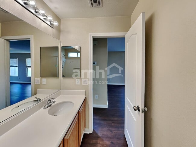 Building Photo - 8318 Brilliant Ruby Ct