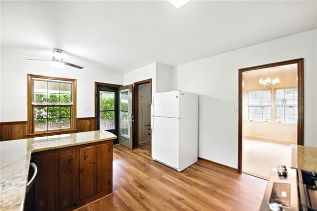 Building Photo - 2321 Tanglewood Rd