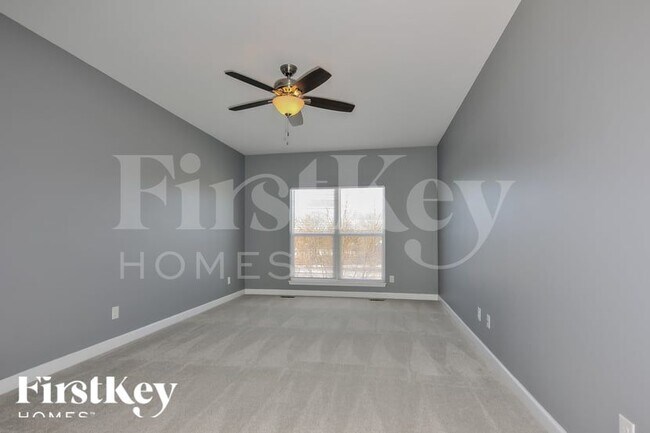 Building Photo - 221 Lonepine Dr