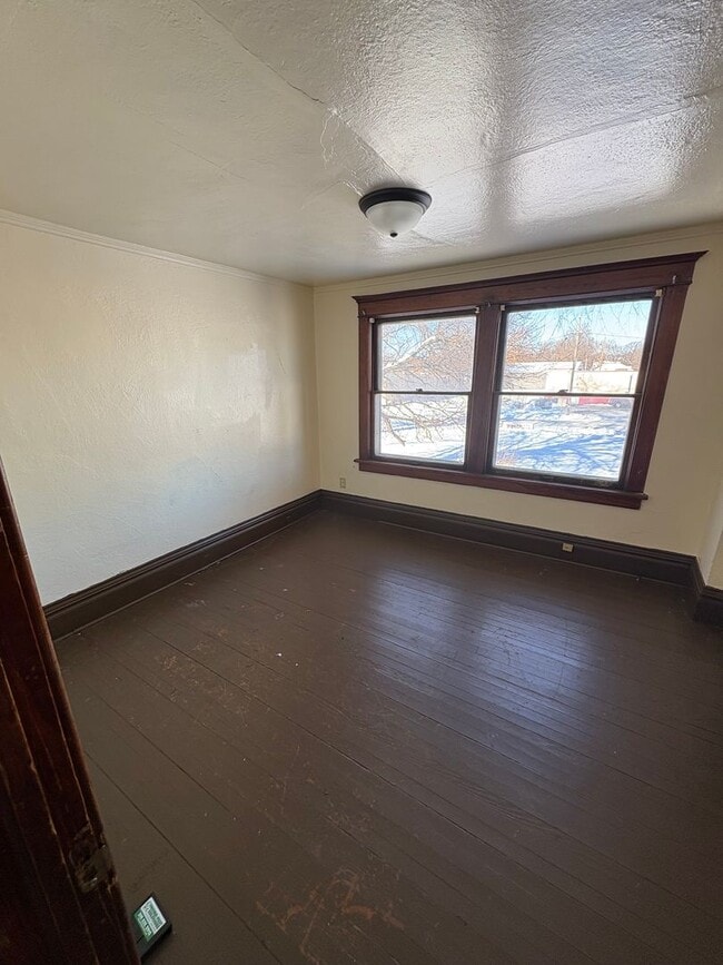 Building Photo - 3 bedroom 1 bathroom single family home