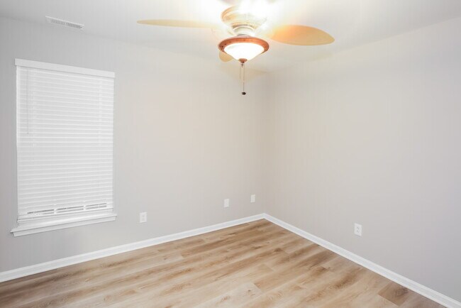 Building Photo - 218 Summit Park Ct