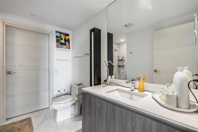 Building Photo - 801 S Miami Ave