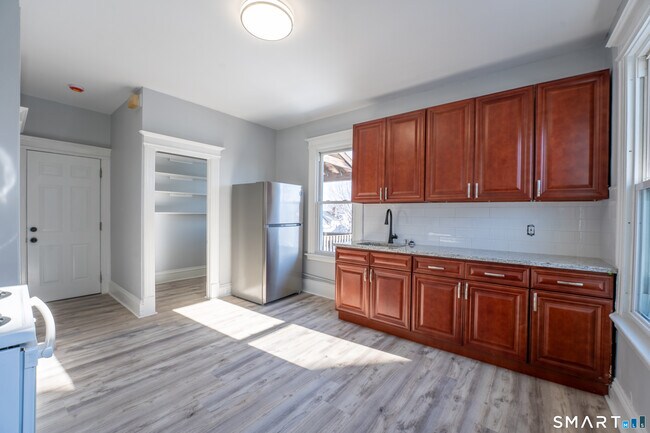 Building Photo - 94 Fairfield Ave