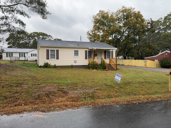 Primary Photo - 220 Mauldin St