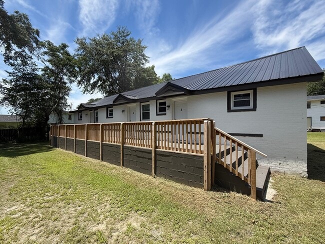 Building Photo - 106 Molette St